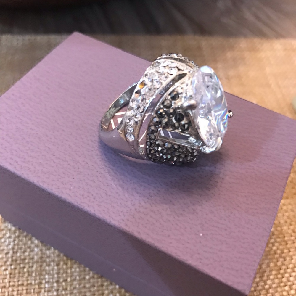 Ladies Fashion Ring